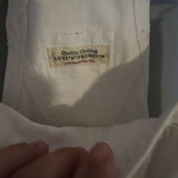 White Levi’s by Free People! M - Picture 5 of 6